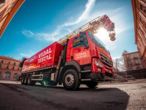 La Inversión que Transformará tu Proyecto ¿Por Qué Elegir un Camión Pluma de Vidal Testal Grúas es la Decisión Más Inteligente para tu Empresa