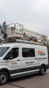 Dónde alquilar una furgoneta con cesta en Sevilla